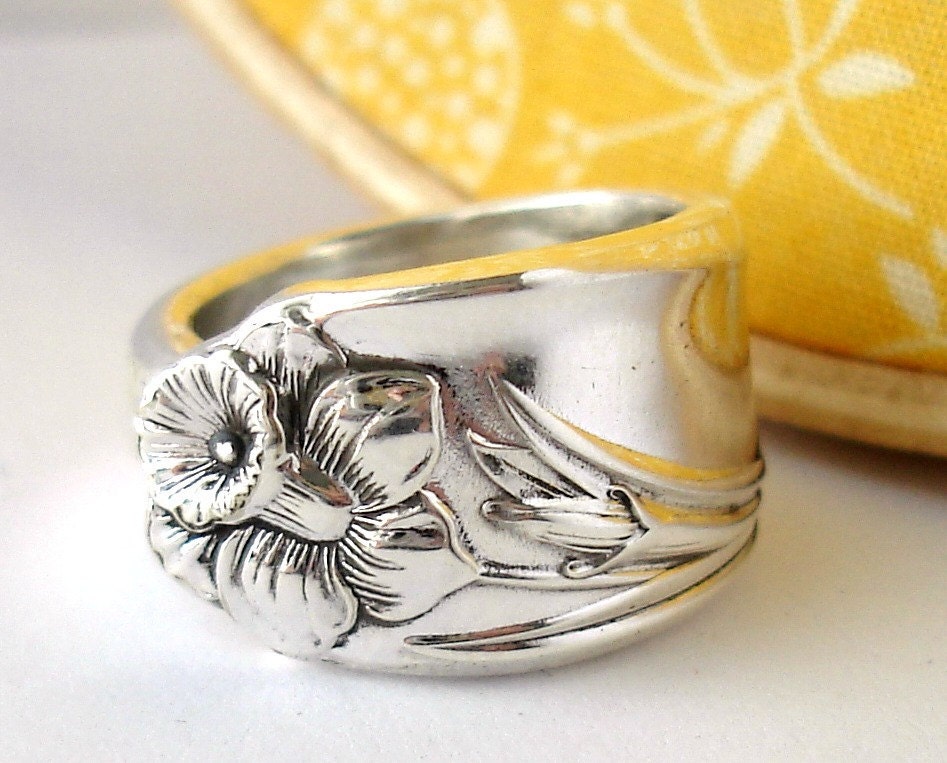 Spoon Ring, size 8, Daffodil Pattern 1950, Flower Ring, Floral RIng, Floral Jewelry, Daffodil Jewelry, Recycled Upcycled Jewelry