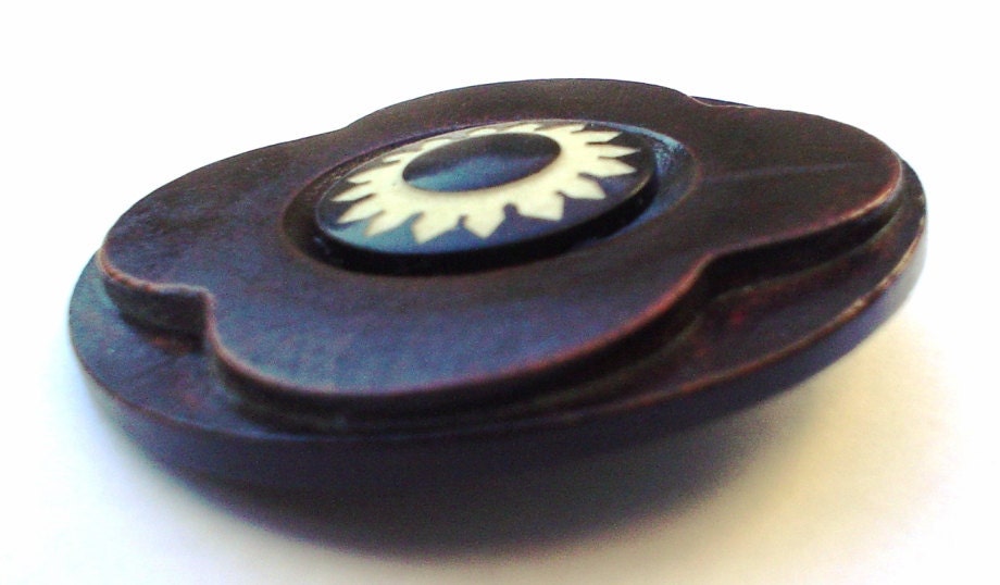 Vintage Button Pin: Wooden Flower  Vintage Button Jewelry