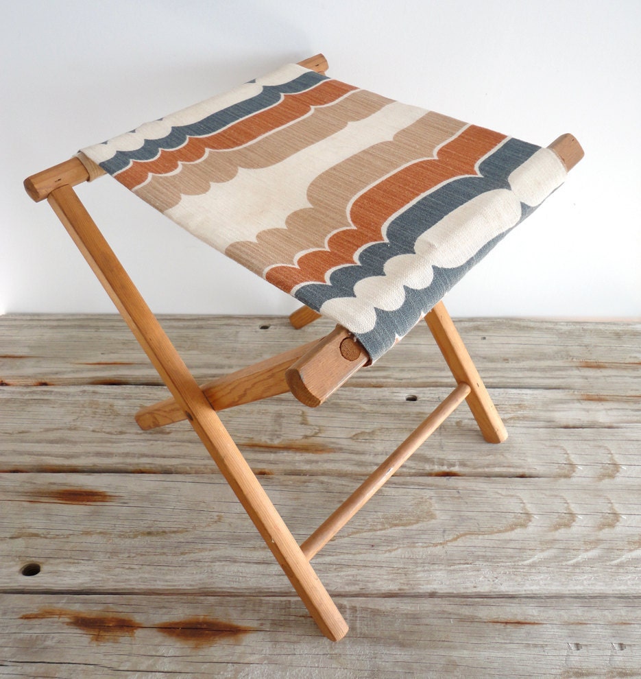 Retro Wooden Folding Camp Stool
