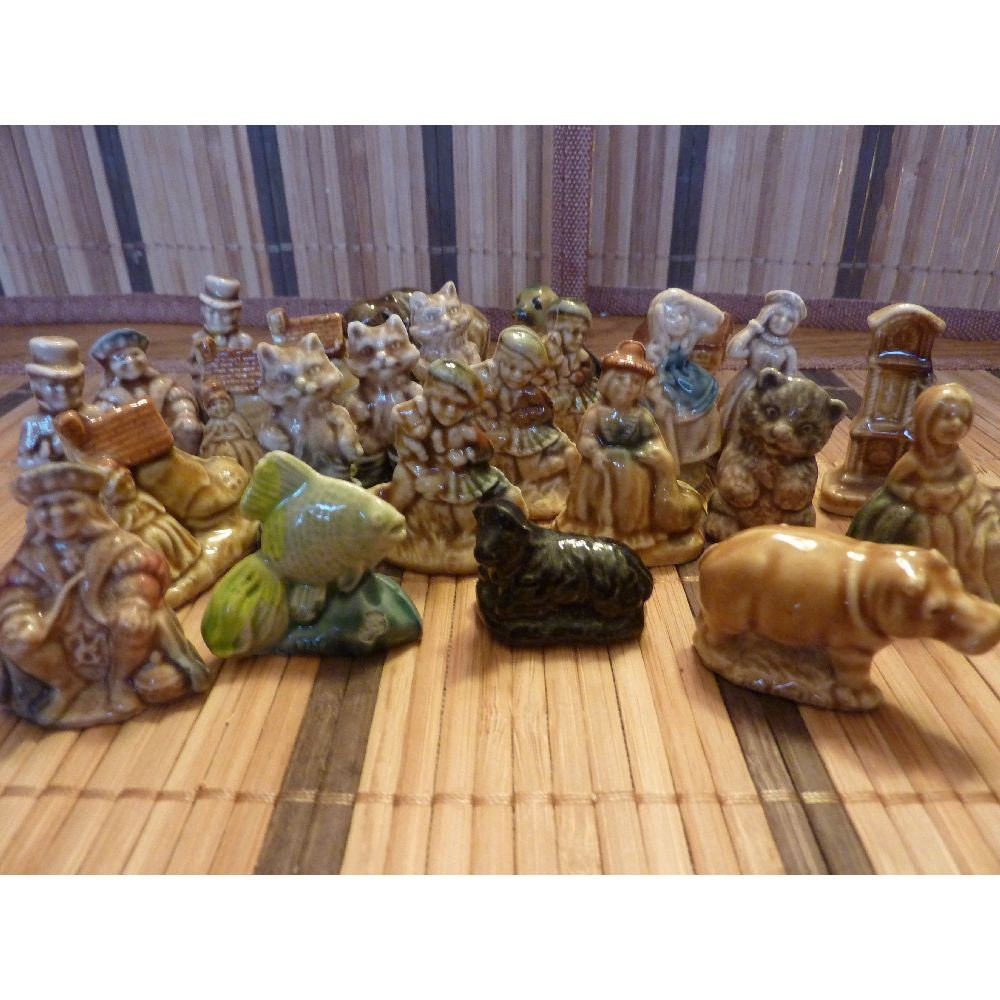 old red rose tea figurines