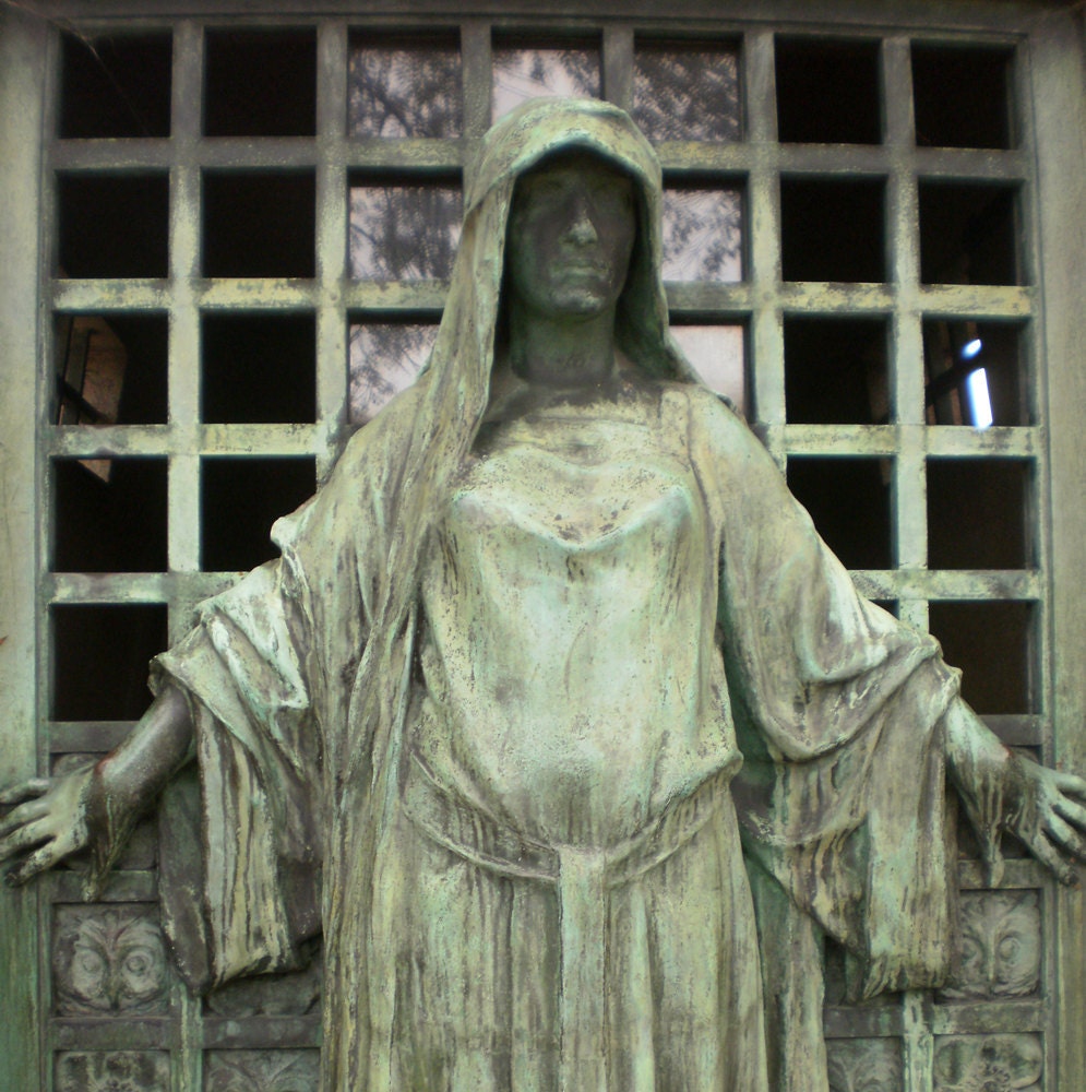 Photograph -- No trespassing - Paris Cimetiere du Pere Lachaise -- 20 x 15 cm / 8 x 6 in
