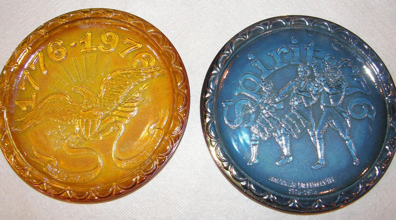 2- USA Bicentennial Carnival Glass Plaques Plates 1776-1976 Blue and Gold Patriotic