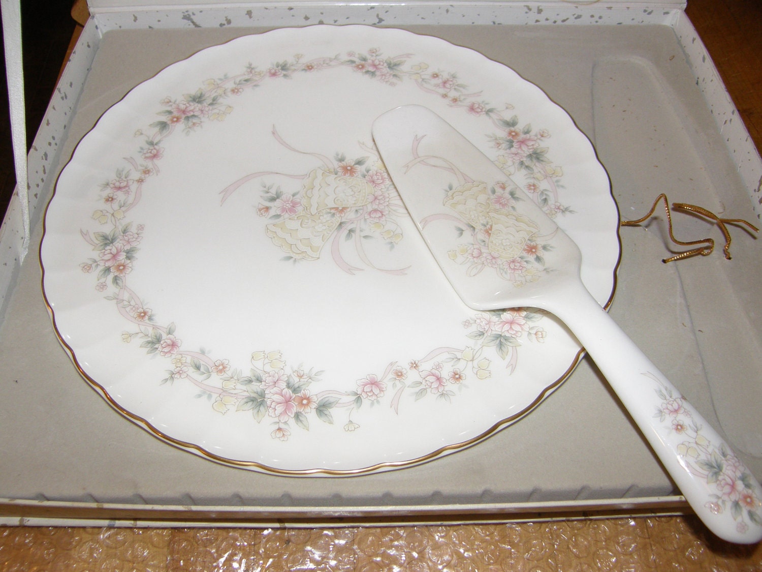 Vintage Mikasa Wedding Cake Plate and Server by Nicholettes