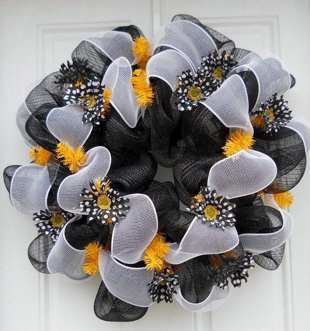 Black Mesh Daisy Polka Dot Wreath