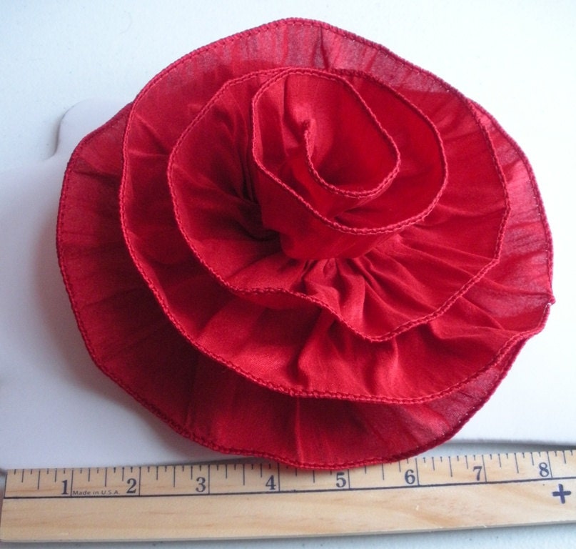 Rose pin and alligator clip, red