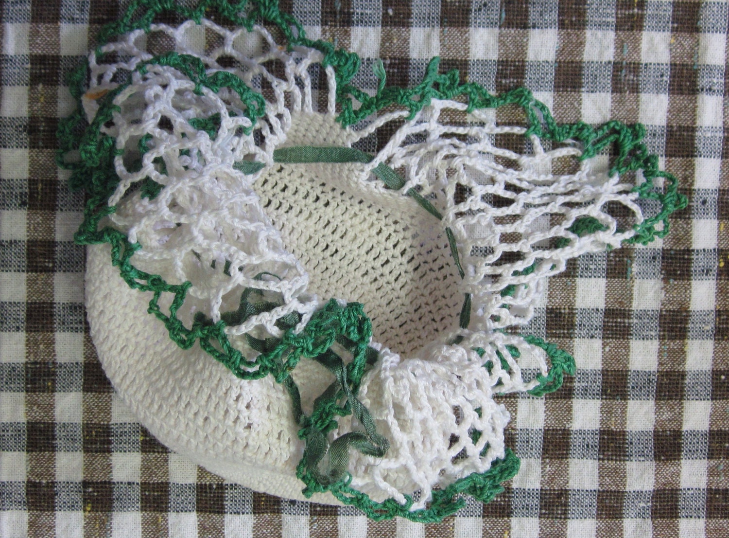 Vintage Crocheted Pouch or Purse Cream Colored with Kelly Green Edging