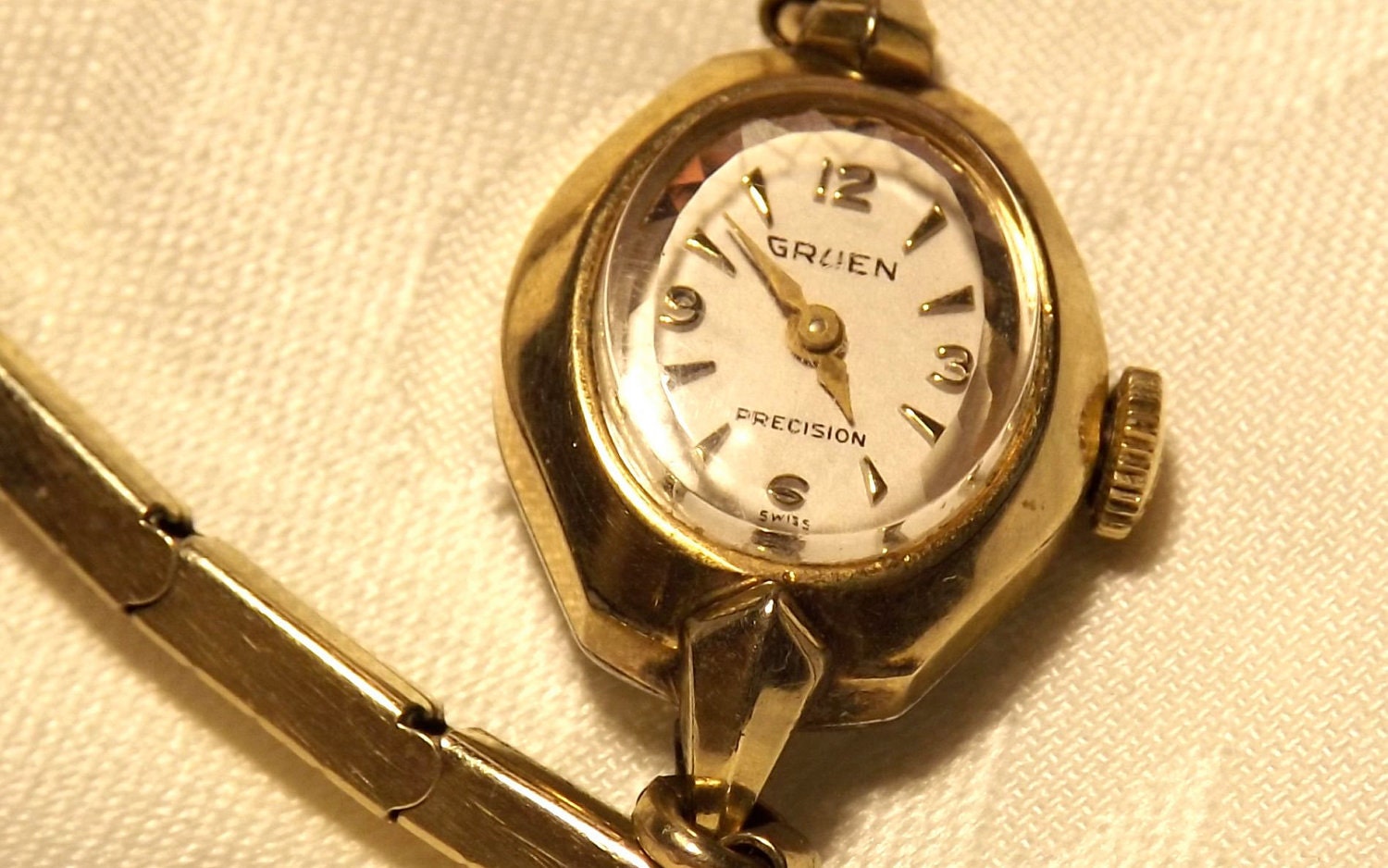 Vintage Women's Gruen Precision Wristwatch/ Gold Plated