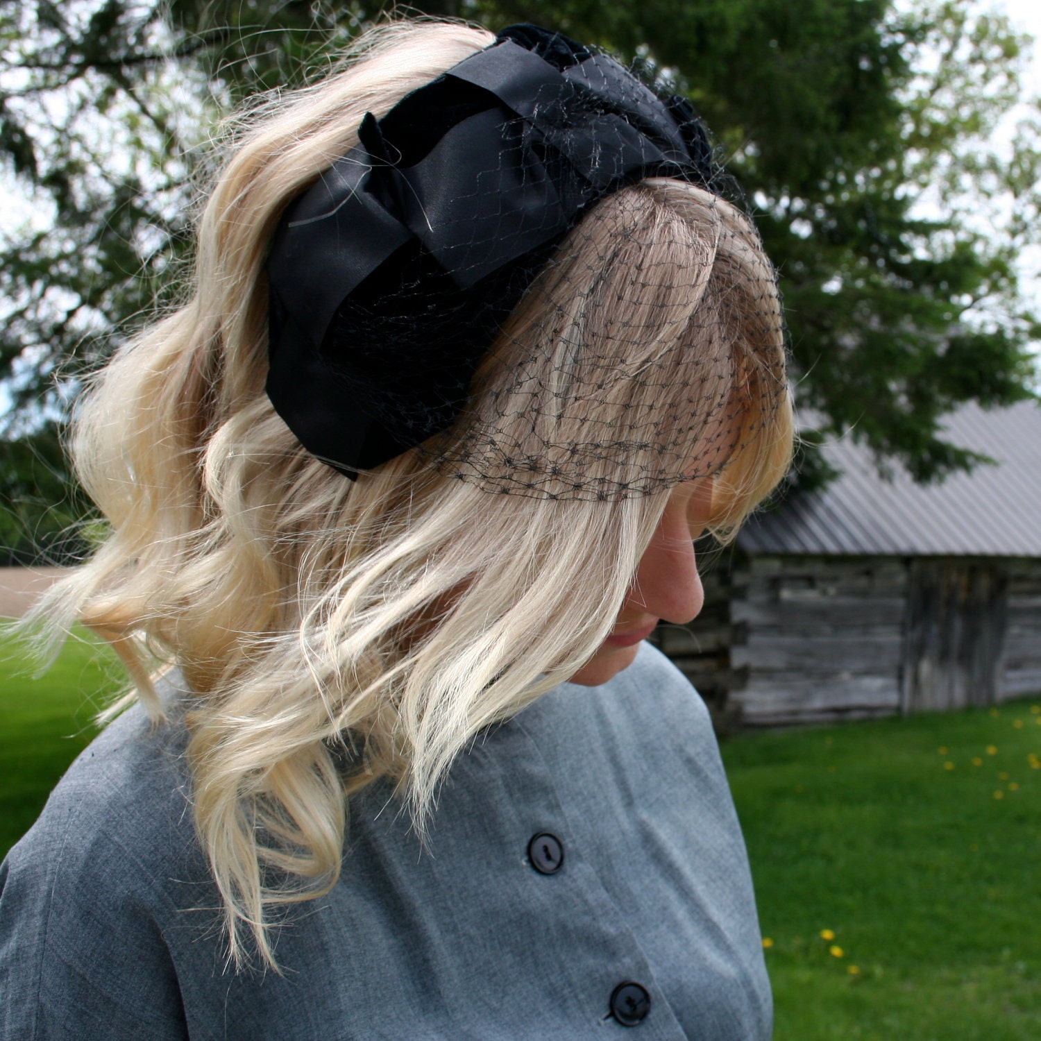 Vintage 1950s Hat Black Velvet Ribbon and Lace Fascinator