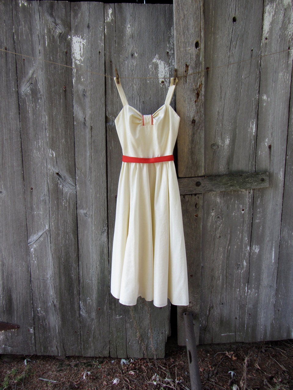 Vintage 1950s Women's Cream and Cherry-Red Day Dress Size XS