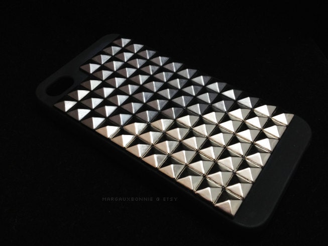 FREE Shipping -- Gunmetal Silver Mix Studded iPhone 4 4S Black Rubberized Matte Hard Case AT&T Verizon Sprint