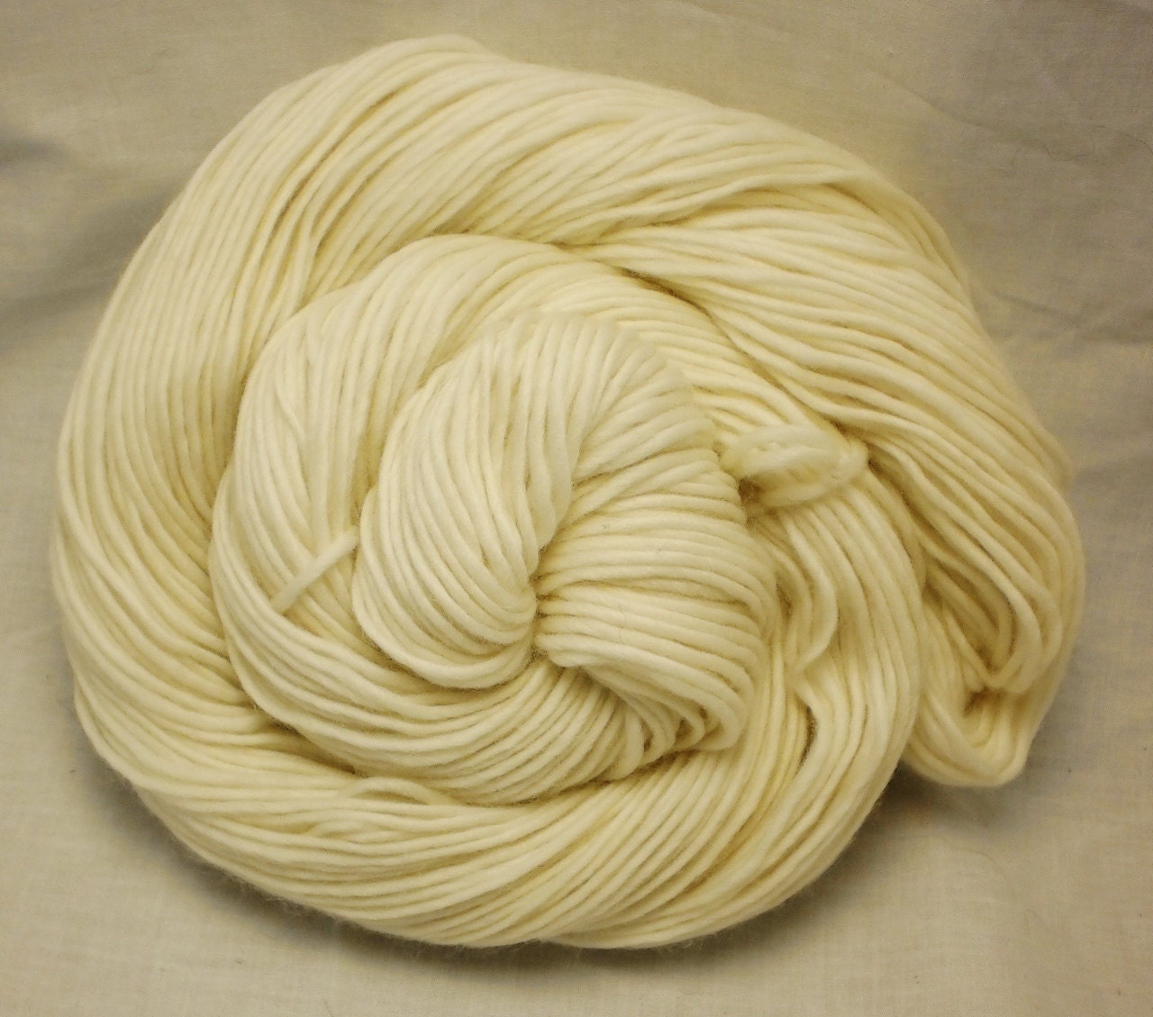 100% Fine Wool Single Ply, Heavy Worsted, Undyed Base, 100g, 200y