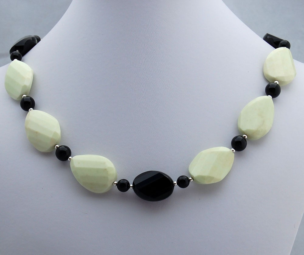 Chrysoprase & Black Onyx Necklace - Statement Necklace - Strand Necklace - Beadwork Necklace - February Birthstone Necklace