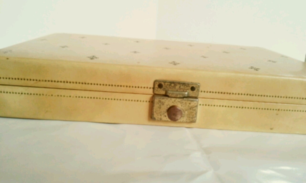 Vintage Ivory White Mele Jewelry Box with Pink Satin and Velvet lined