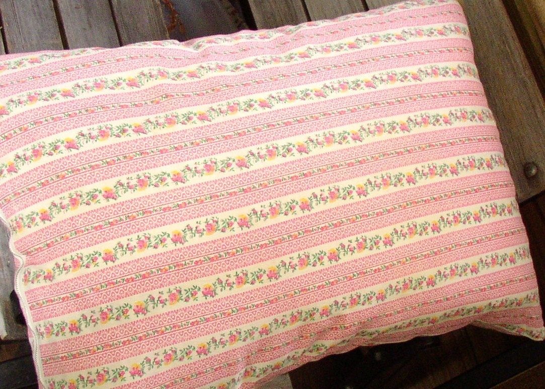 Vintage FLORAL PILLOWCASE ZIPPER cotton classic by PickPocketPearl
