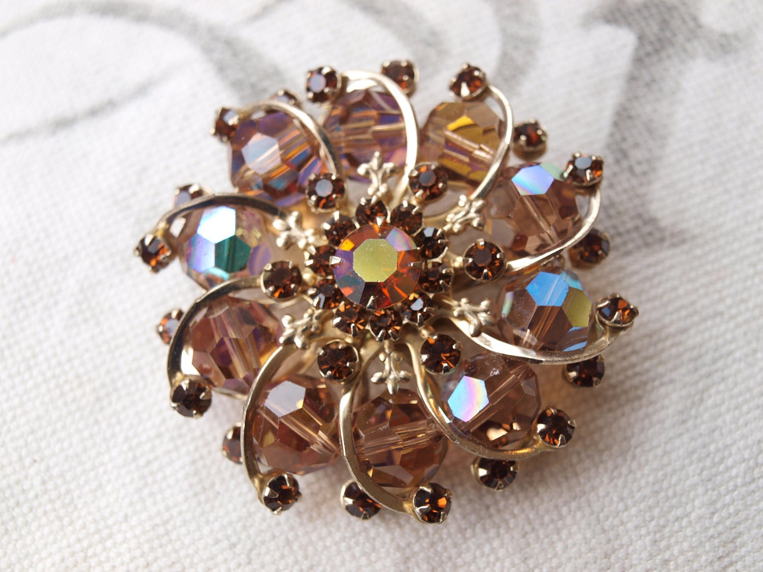 1950s Va Va Voom VINTAGE Rhinestone Fleur de Lis Brooch Caramel Toned