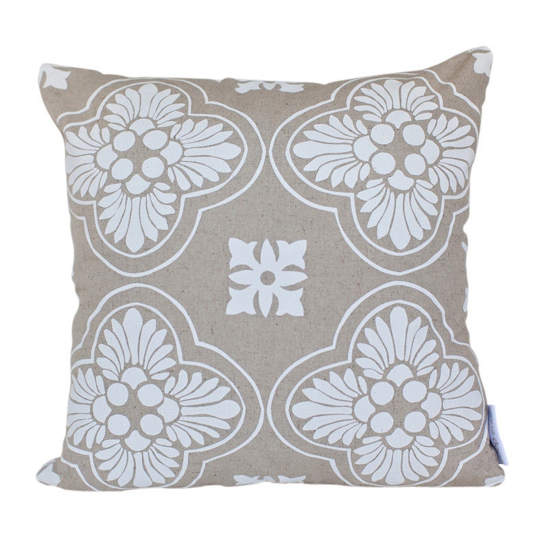 Cushion cover Moorish design. White design on sand/beige Linen/Cotton 40cm x 40cm