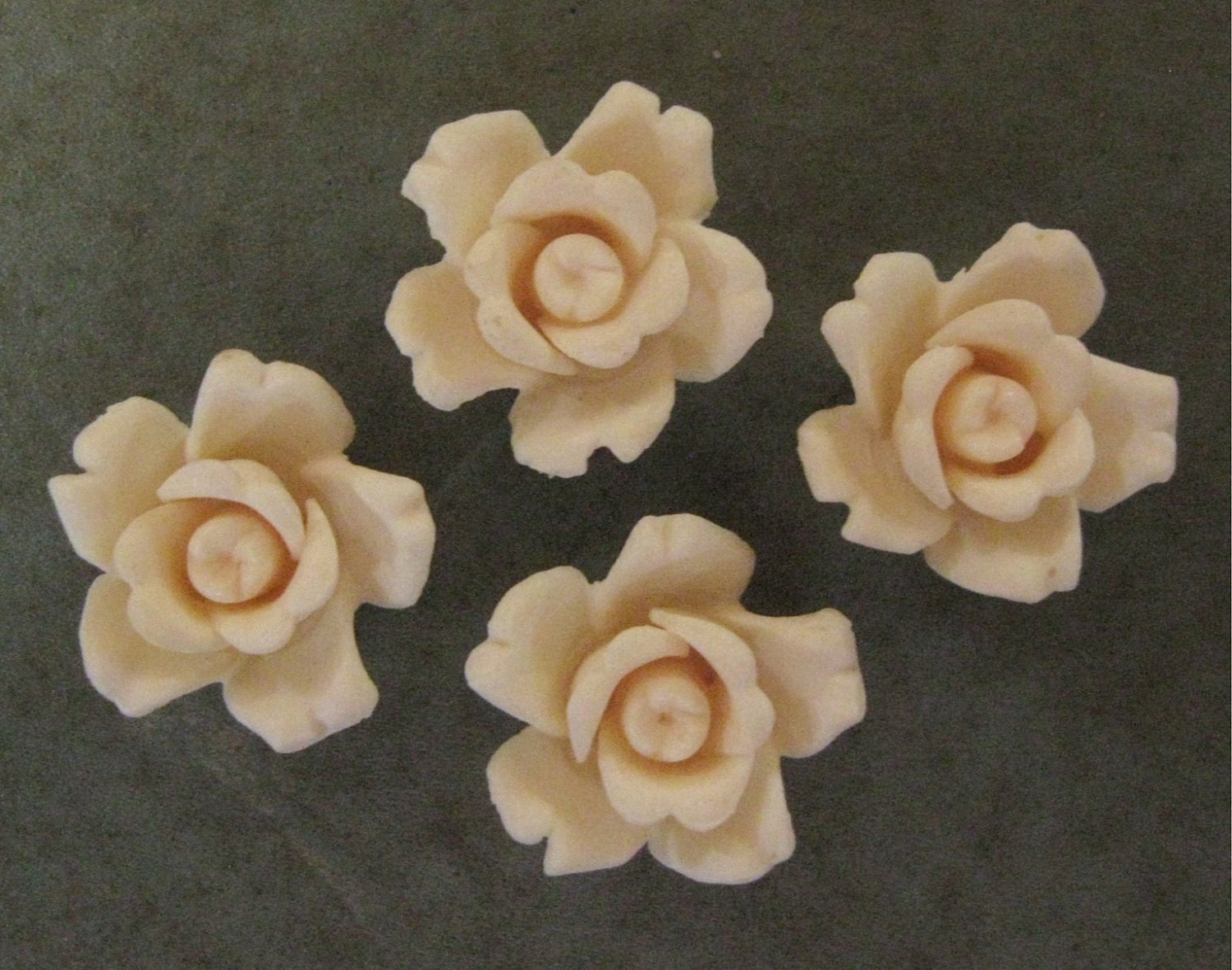 Vintage 18-19mm Cream Plastic Rose Cabochons West Germany (4)