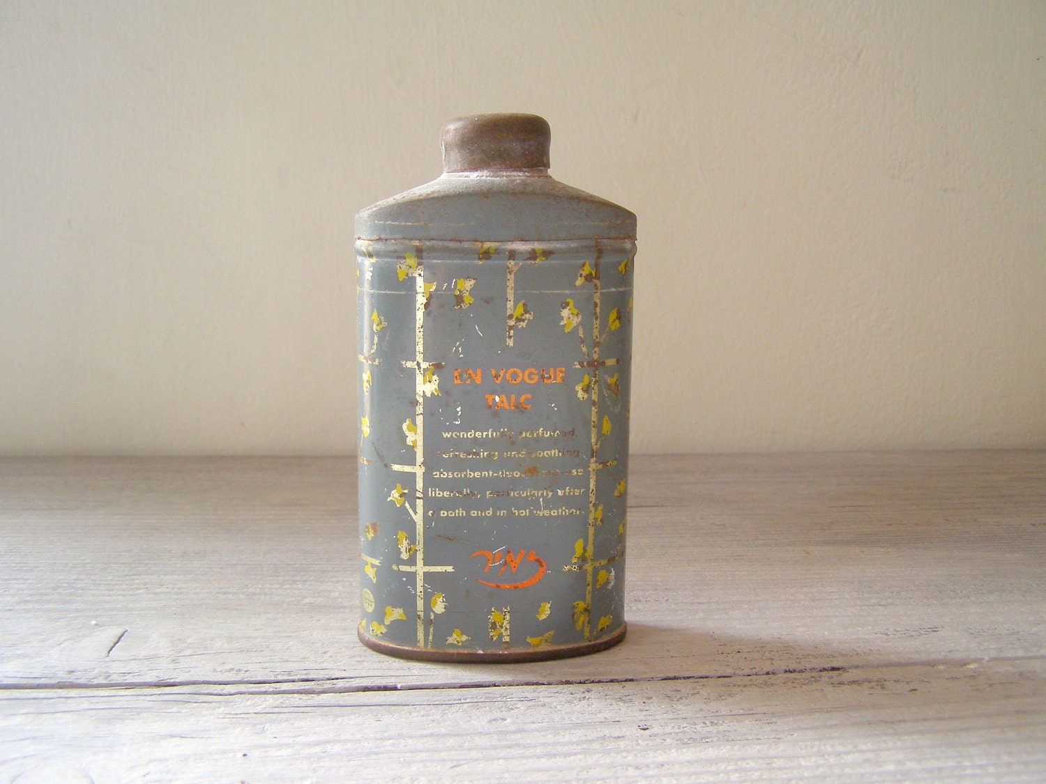 Antique Talc powder tin, 1924 "Zamir" En VOGUE