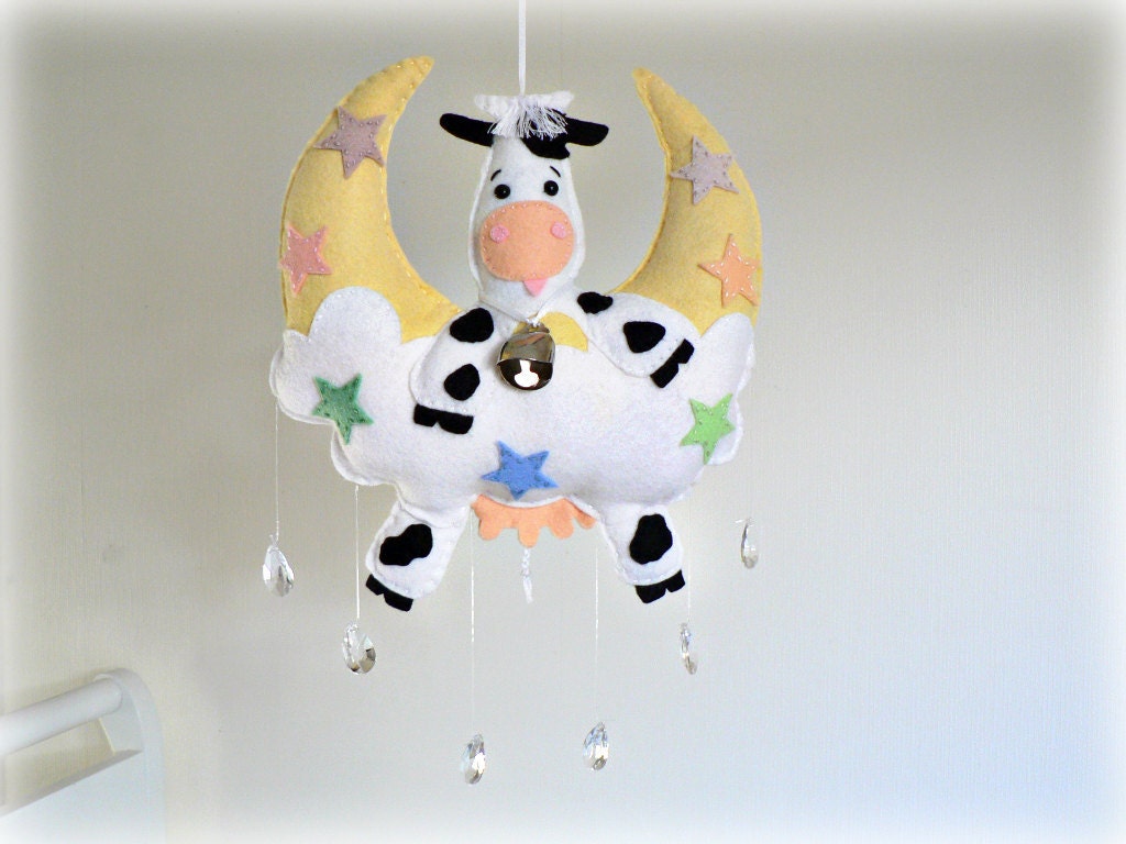 Farm mobile - cow and moon mobile - Nursery rhyme - The cow jumped over the moon - you pick your colors - nursery decor - LullabyMobiles