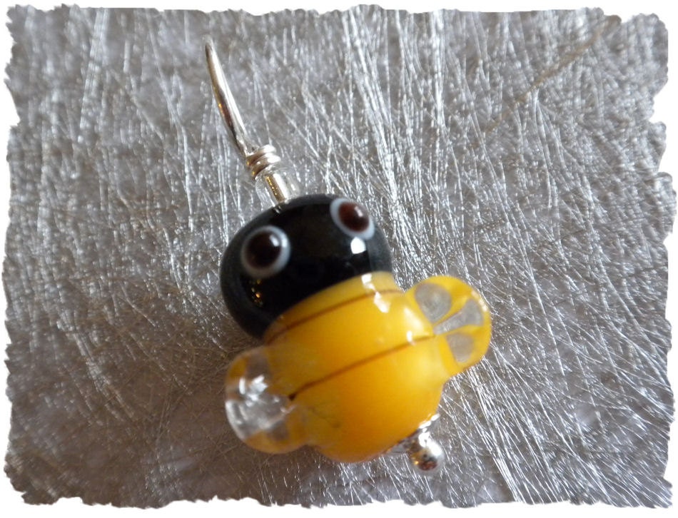 Buzz the Bee stitch marker