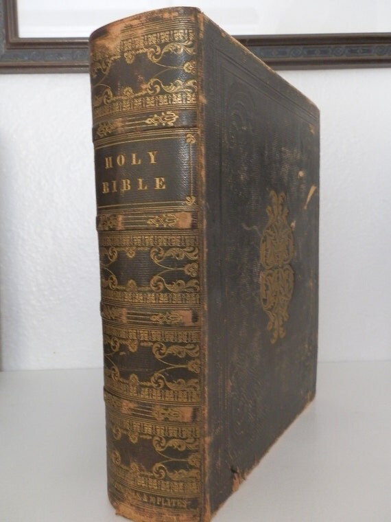 1846 Leather bound Holy Bible. Large volume. Fantastic collectible.