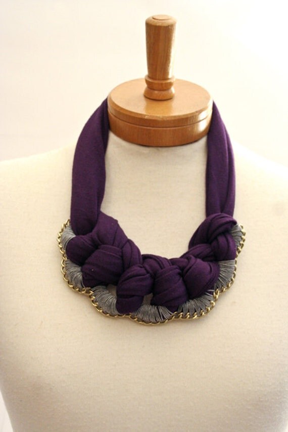 necklace collier bib dark purple jersey grey yarn brass chain