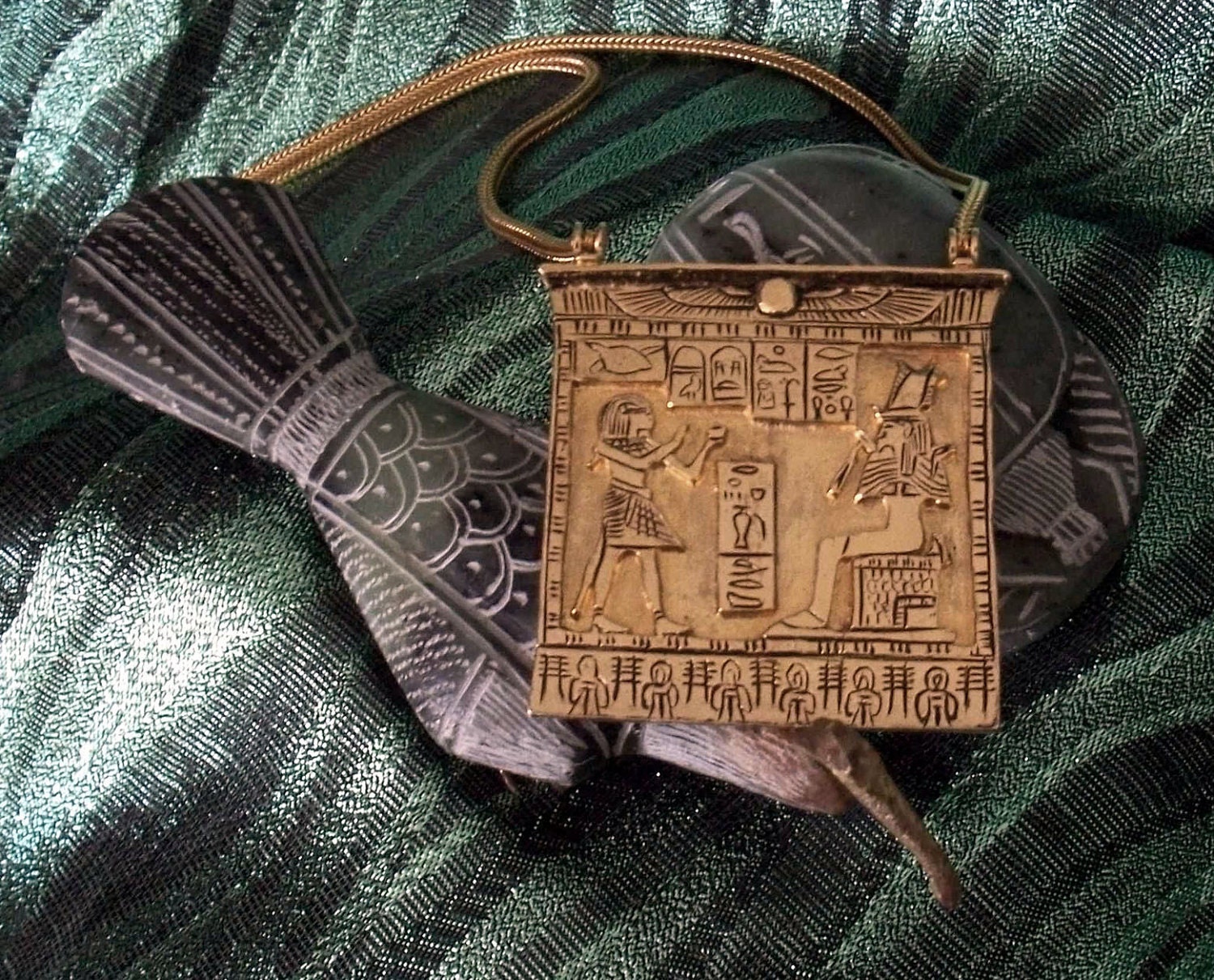 Accessocraft NYC1980s Bold Gold Tone Egyptian Motif Medallion Necklace - Signed