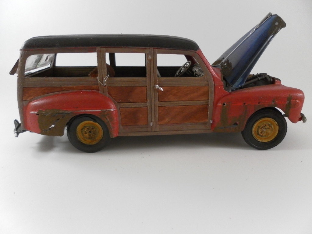 1940s Ford woody wagon 1/24 scale model car in red