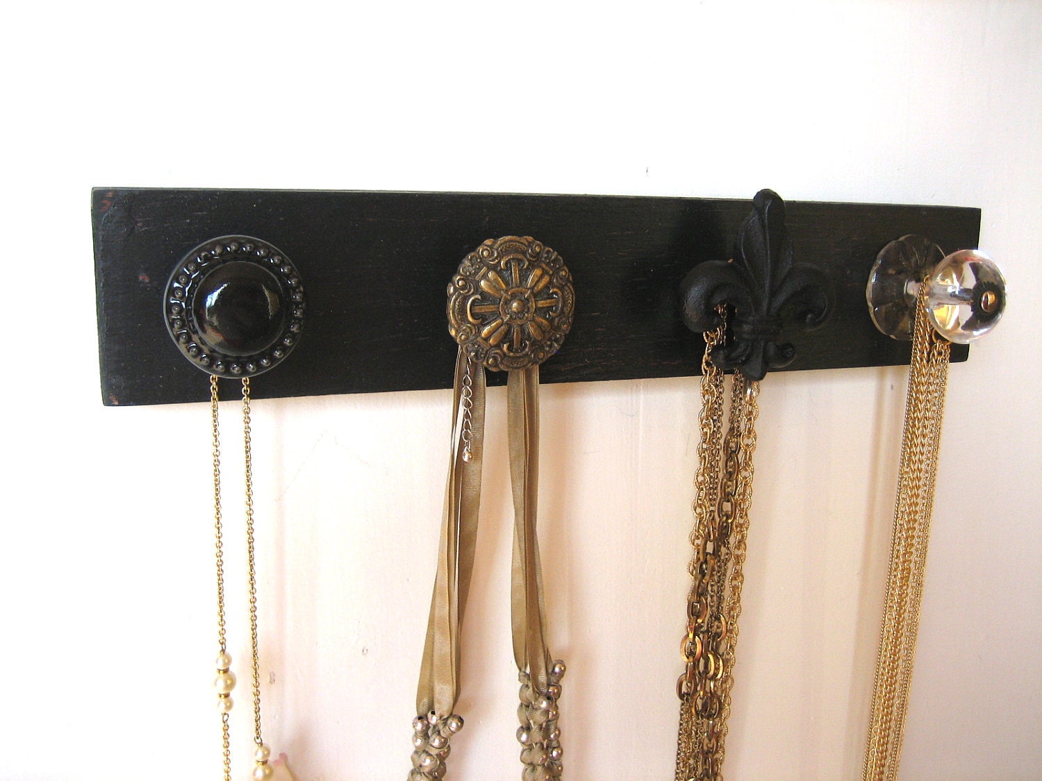 Jewelry Organizer Rack with Four Unique Knobs