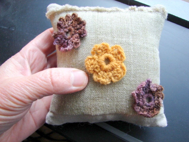 Little Linen Pillow - Abstract Decorative - Crochet Applique