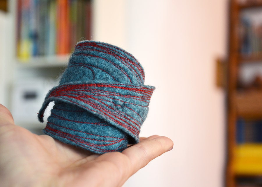 unique felt braclet, blue OOAK, Hand made, fashionable, fashion accessory, felted jewelery, zip, red embroidery