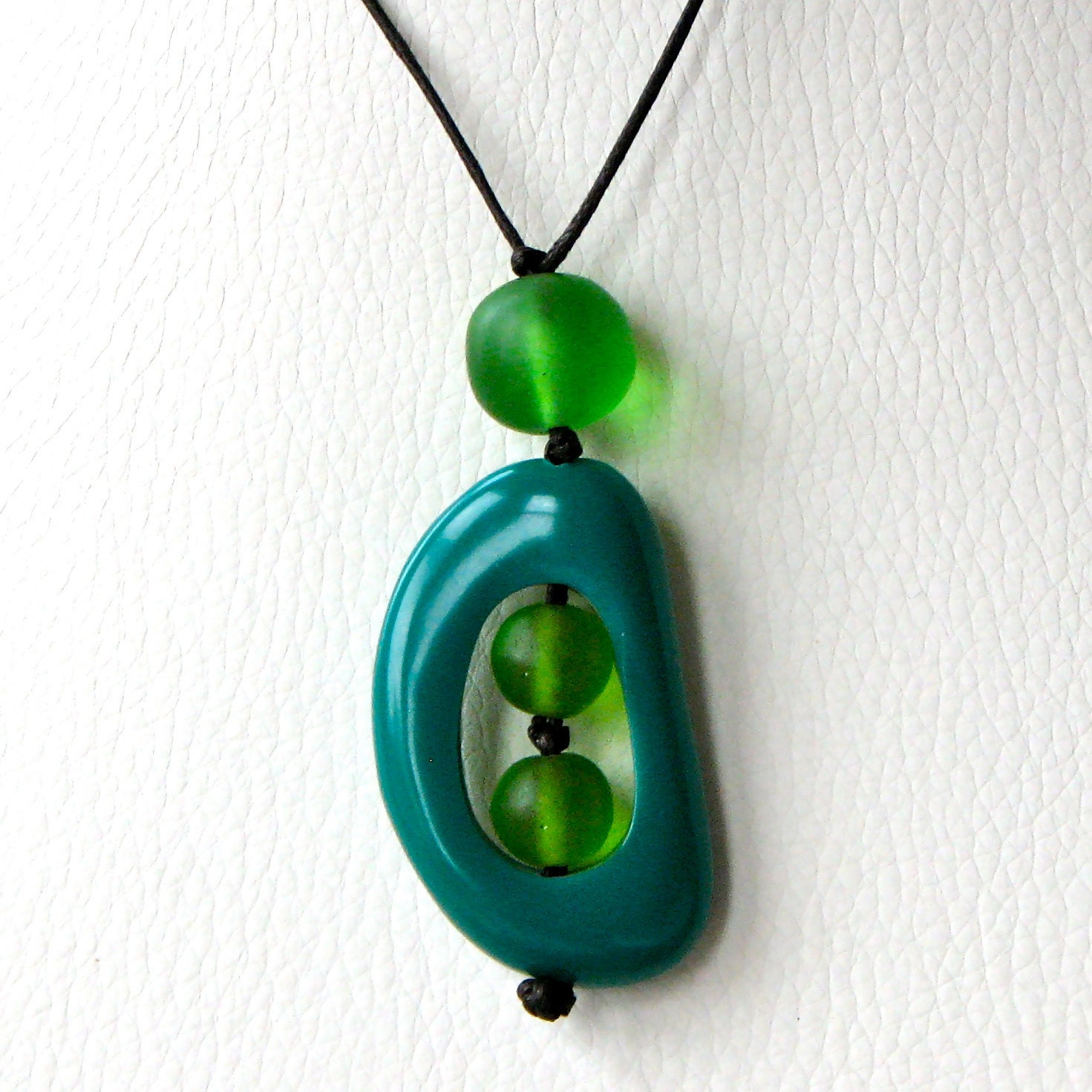 Nursing Necklace - Green Non Toxic Resin Babywearing/Breastfeeding Necklace -Twiddle Buster Pendant