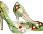 CLEARANCE  Womens peep toe pumps, Garden Variety theme, size 7, 4-1/2 inch heel, 1/2 inch platform, soft patent material.