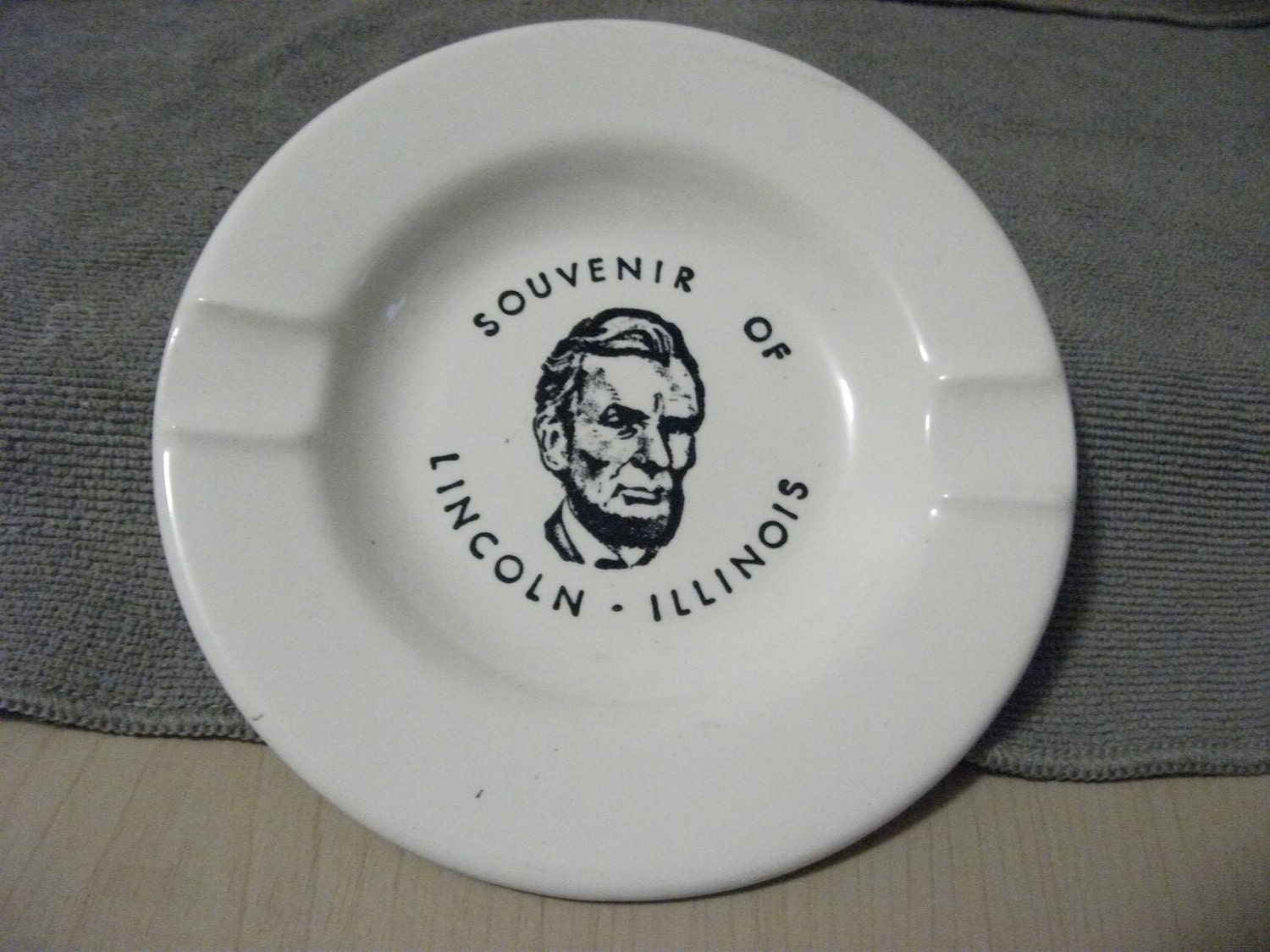 SALE 20% Off Vintage White Abraham Lincoln Souvenir Ashtray from Stetson Factory Outlet NoW ONLY 8 USD