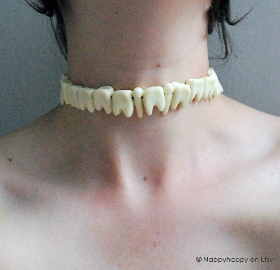Tooth Choker - Glow in the Dark