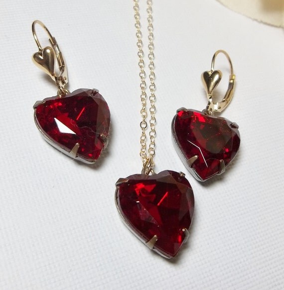 Red Heart Necklace - Vintage - Garnet Rhinestone - Gold filled - Sweetheart - gift - Love - Romantic Jewelry - Rhinestone -