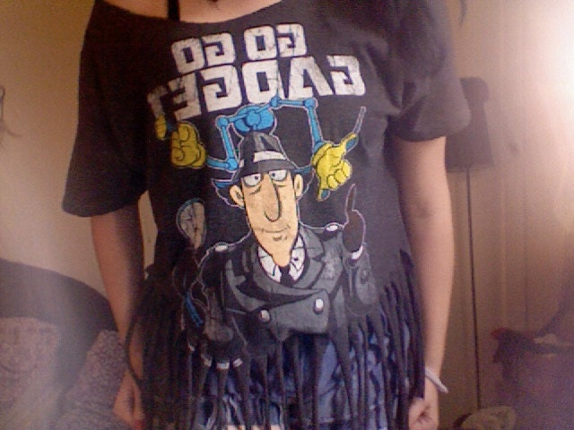 On(SALE) 1990s GO GO Gadget fringed Swoop Neck Tee