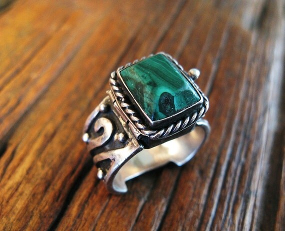 Reserved for Marilyn  A Rare and beautiful 1960's Mexican Sterling silver and Malachite pill box ring sz 6 free USA shipping
