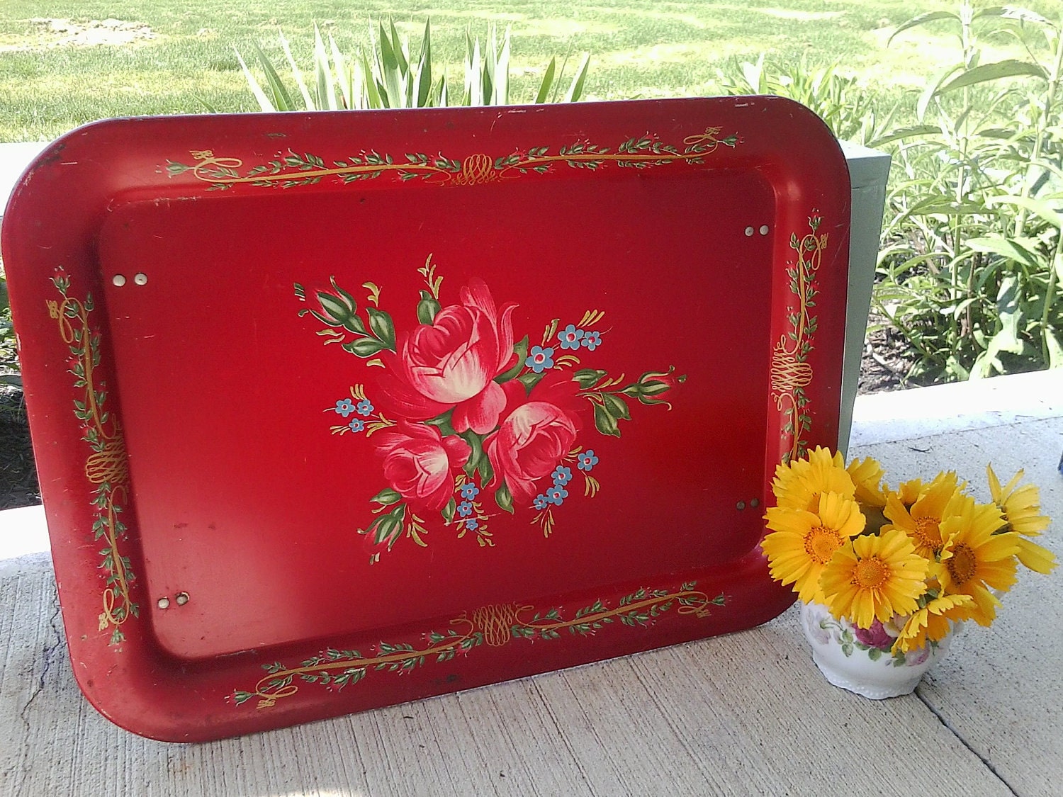 Shabby cottage dinner tray-vintage deep red floral dinner tray in lovely cottage chic style