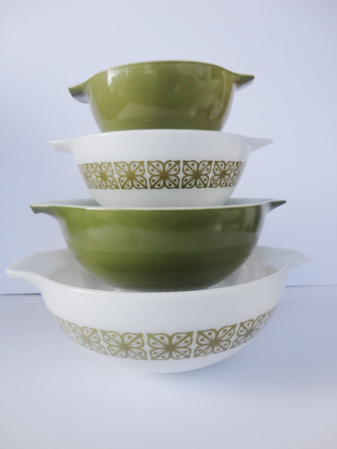 Vintage Green Pyrex Cinderella Nesting Bowls - Set of 4