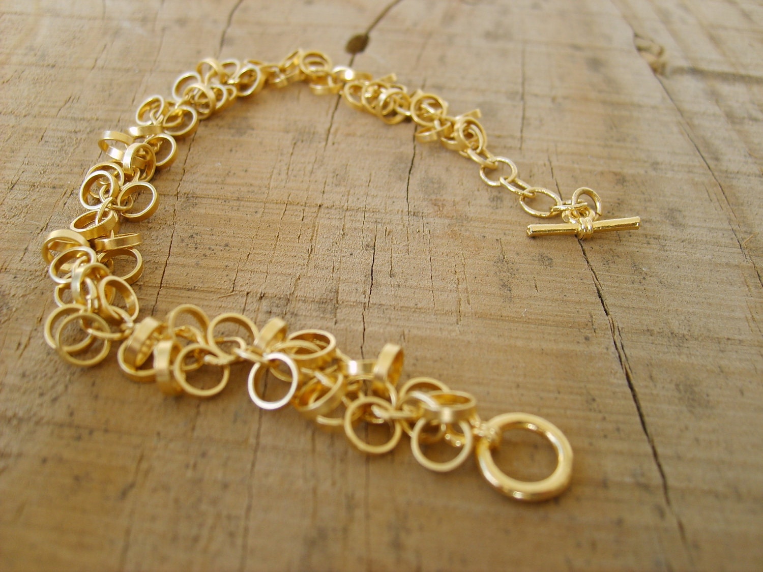 Chainmaille-bracelet in gold, beautiful and delicate