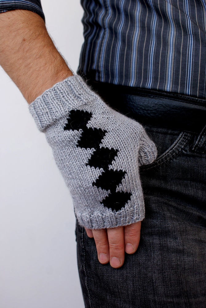 Hand knit Men wool mittens gloves gray black for him