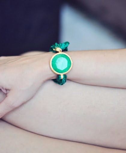 fashion jewelry unique bold emerald green simple lollipop stone in golden frame bracelet elegant green silk gemstone bracelet ISRAEL jewelry