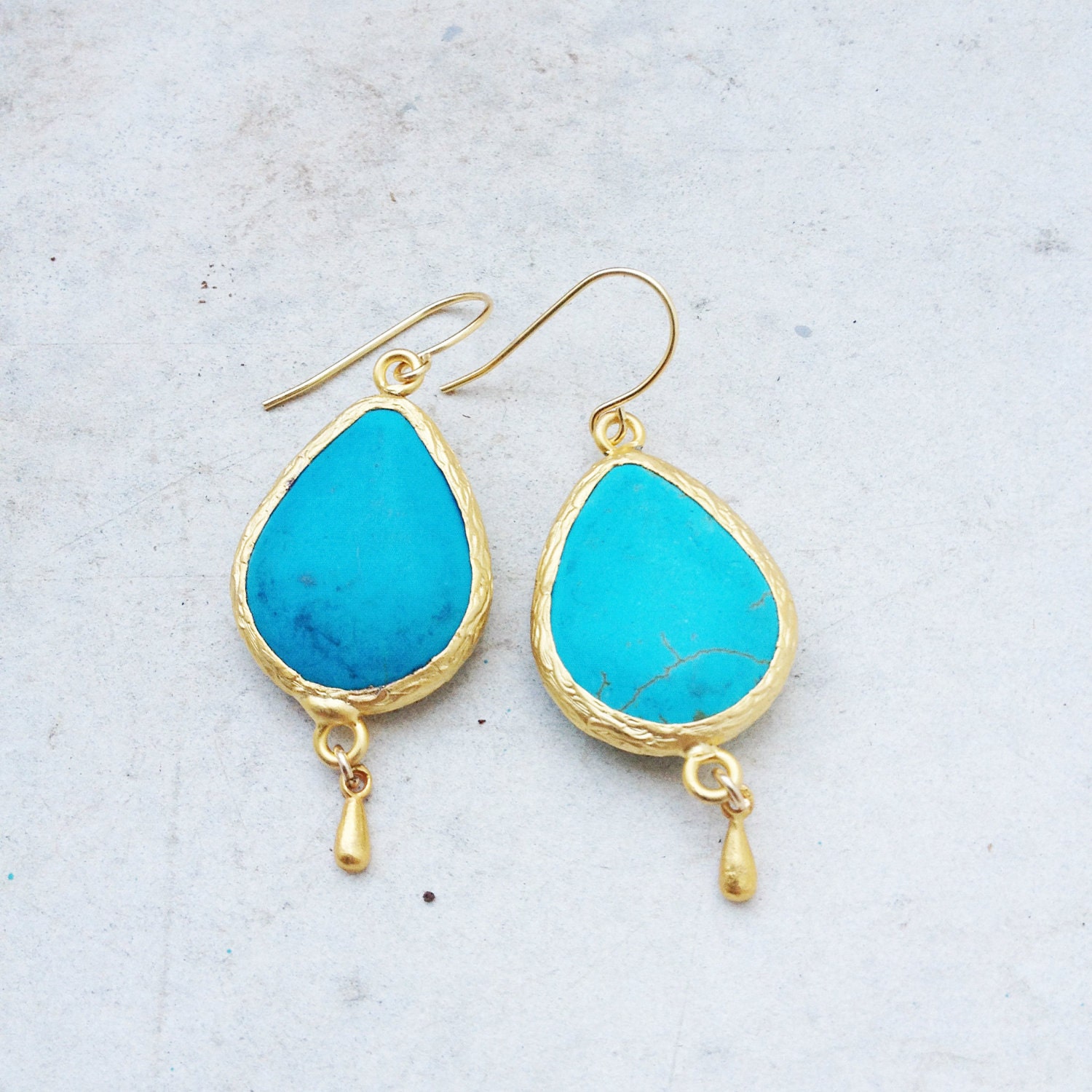 statement gemstone MEDIUM drop earrings summer fashion sky sea blue turquoise stone matte textured gold frame gemstone earrings israel
