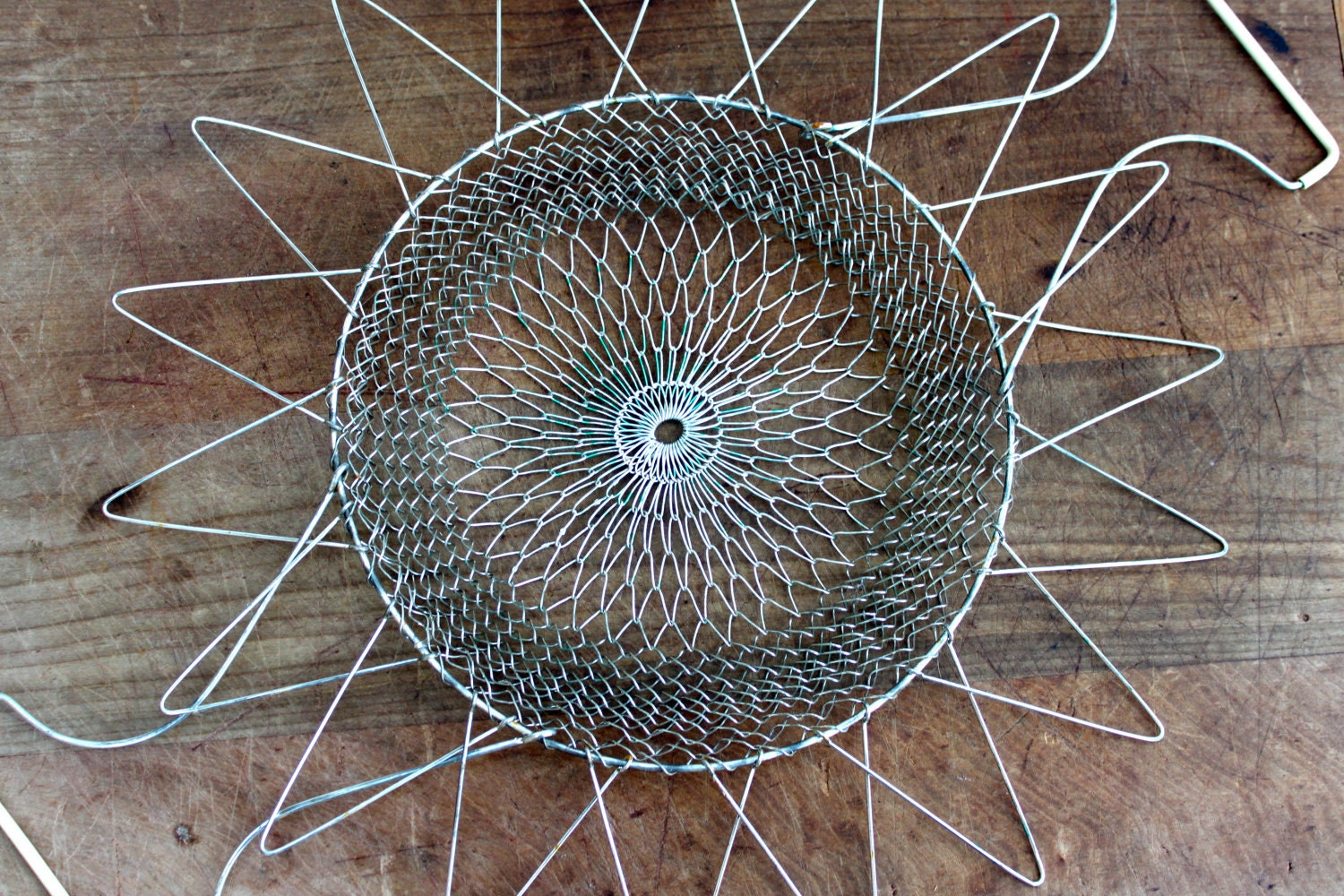 Vintage collapsable wire egg basket - Free shipping in USA