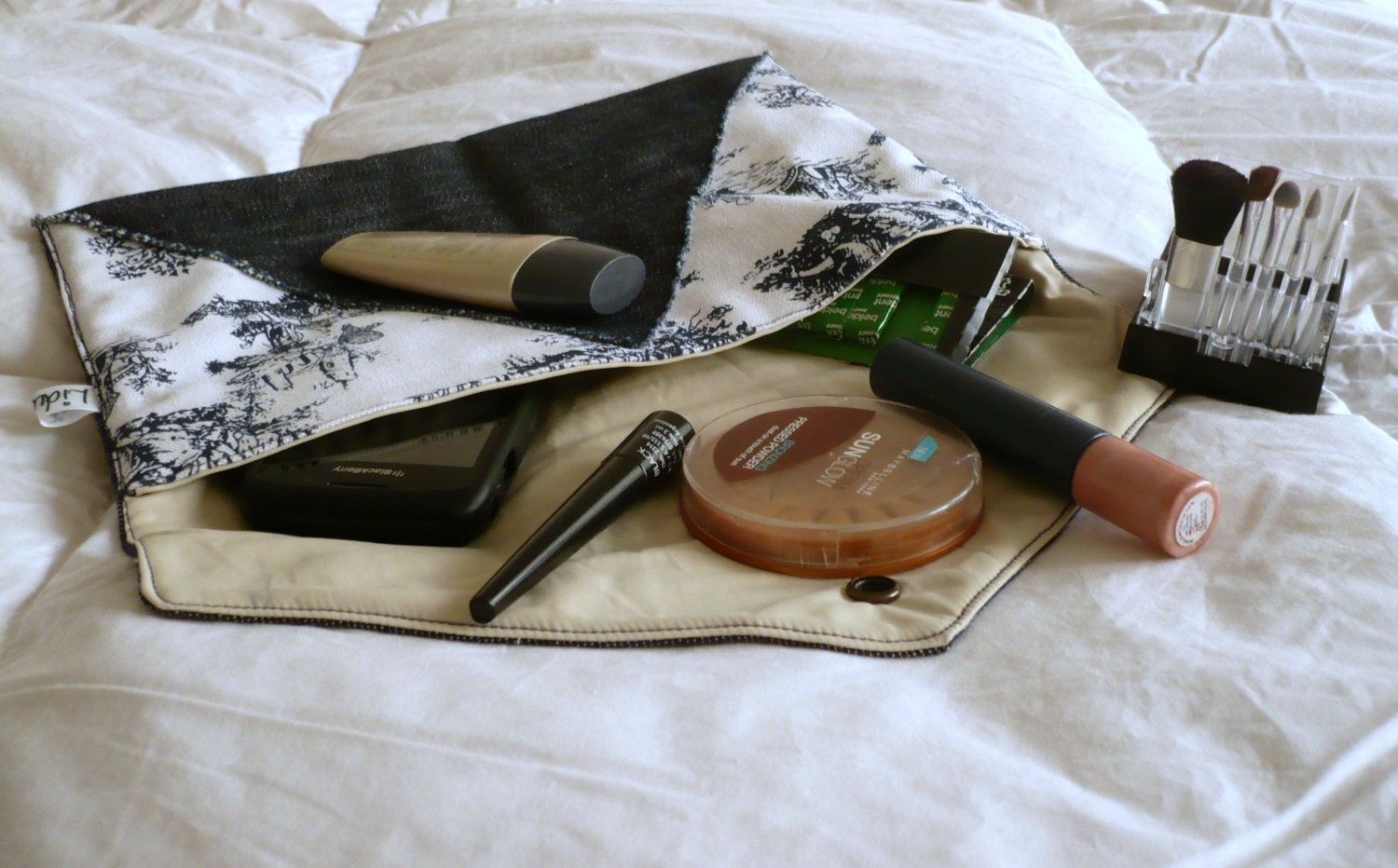 Envelope clutch / Cosmetic bag / Book bag / Documentation bag / Make up clutch