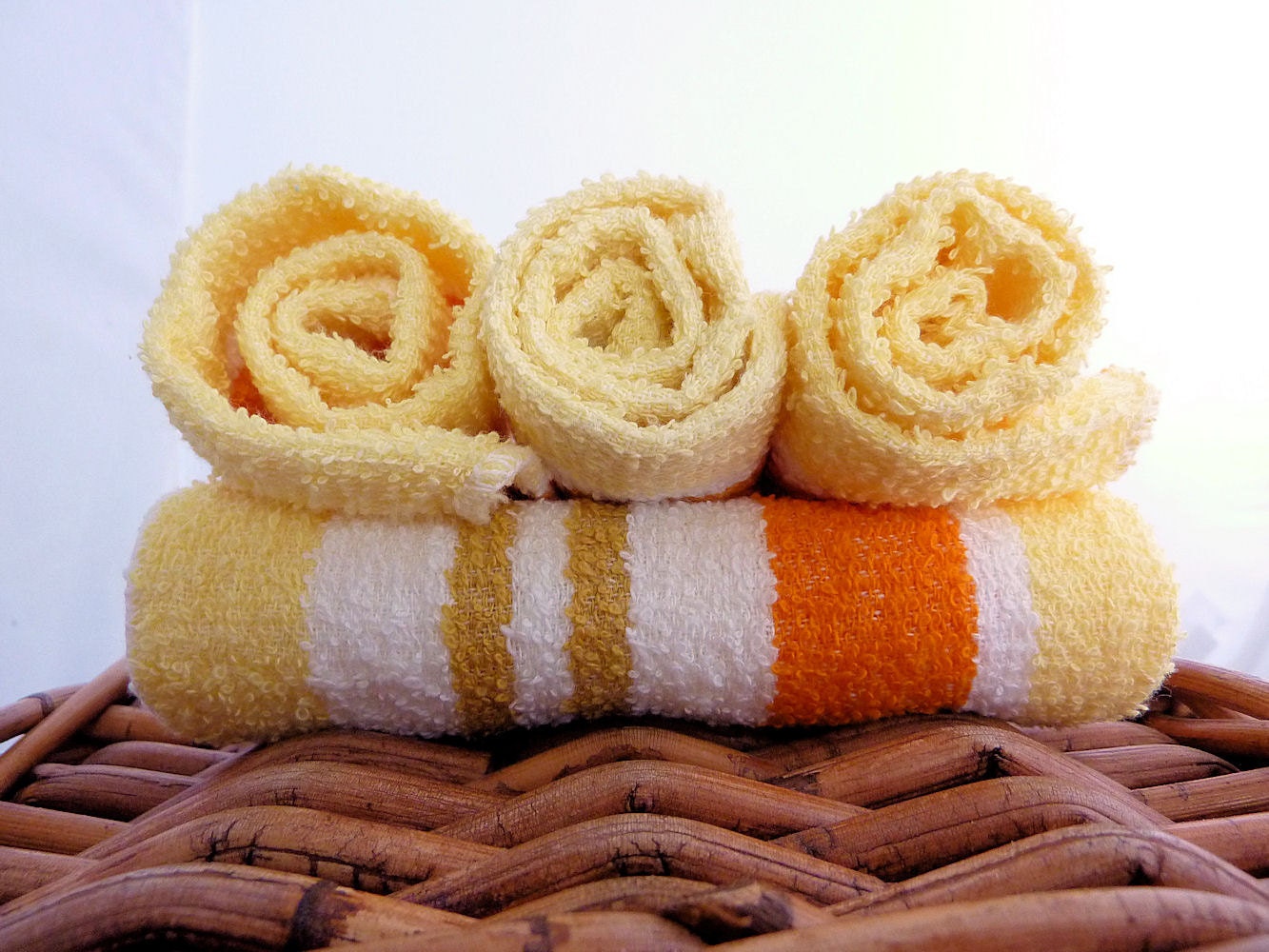 Set of 4 Vintage Wash Cloths, Buttery Yellow, Orange and Tan