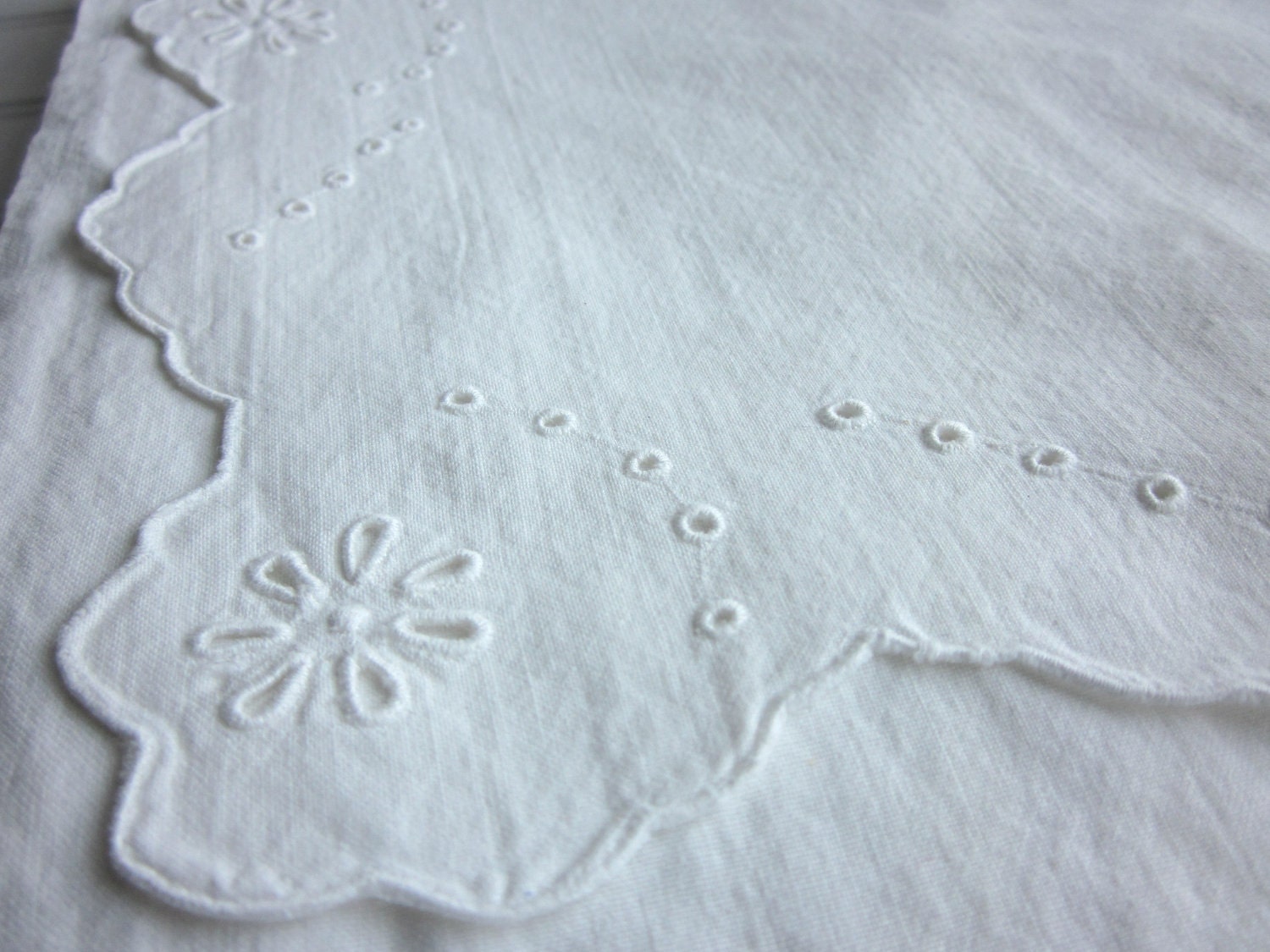 eyelet sheets