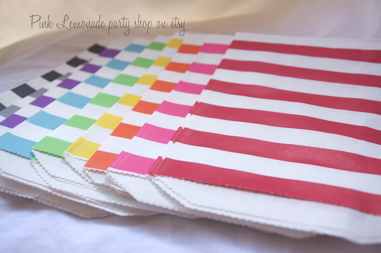 RaiNBoW PaCK MeDiUM STRiPeS PaTTerN PaPER BAGs---party favors--gifts---weddings--showers--27ct