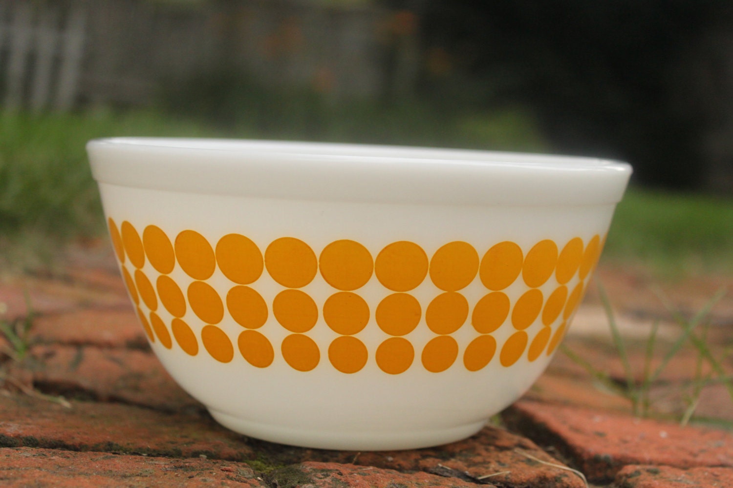 Happy Pyrex yellow dot bowl, vintage 1 1/2 quarts